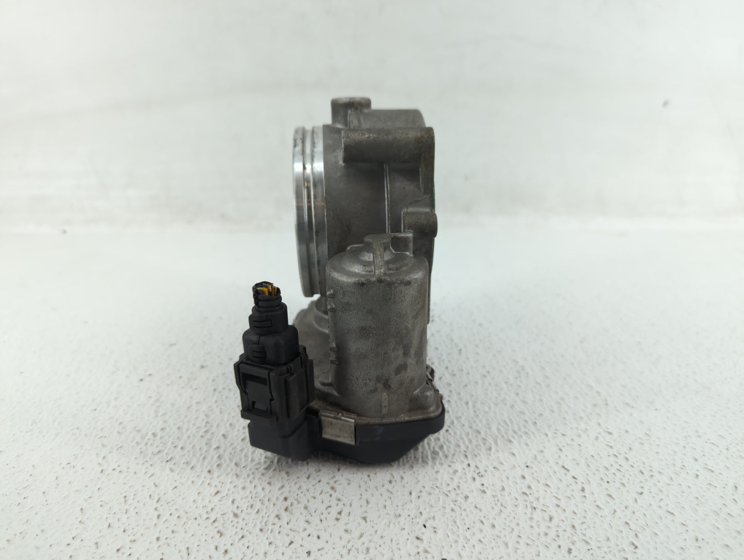 2008-2011 Bmw 528i Throttle Body P/N:1354 7556118-04 1354 7556118-03 Fits Fits 2007 2008 2009 2010 2011 2012 2013 OEM Used A