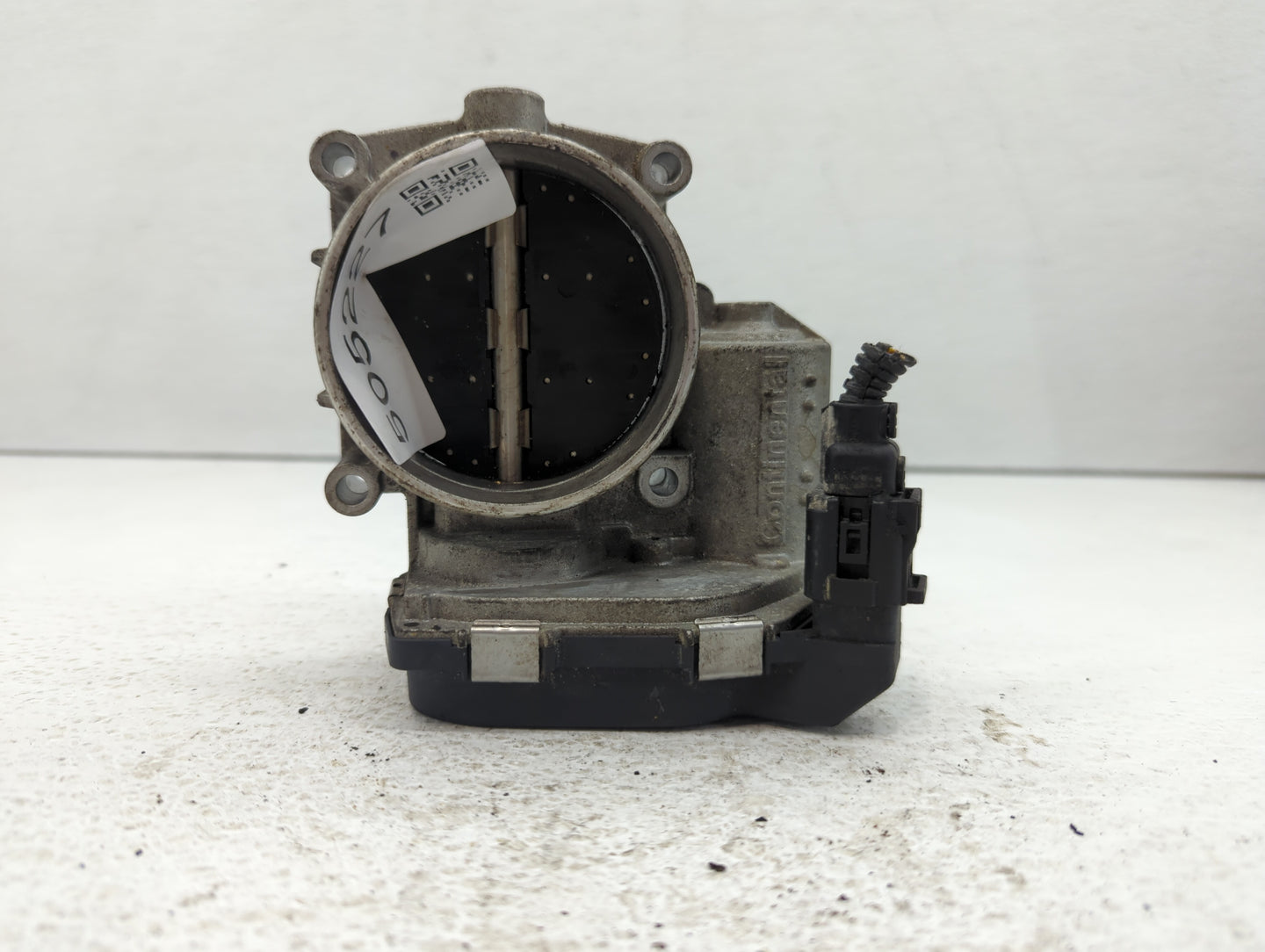 2008-2011 Bmw 528i Throttle Body P/N:A2C53112155 7 556 118 Fits Fits 2007 2008 2009 2010 2011 2012 2013 OEM Used Auto Parts 