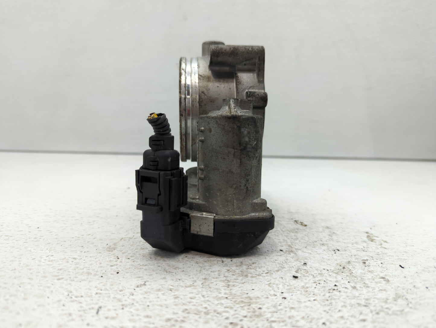 2008-2011 Bmw 528i Throttle Body P/N:A2C53112155 7 556 118 Fits Fits 2007 2008 2009 2010 2011 2012 2013 OEM Used Auto Parts 