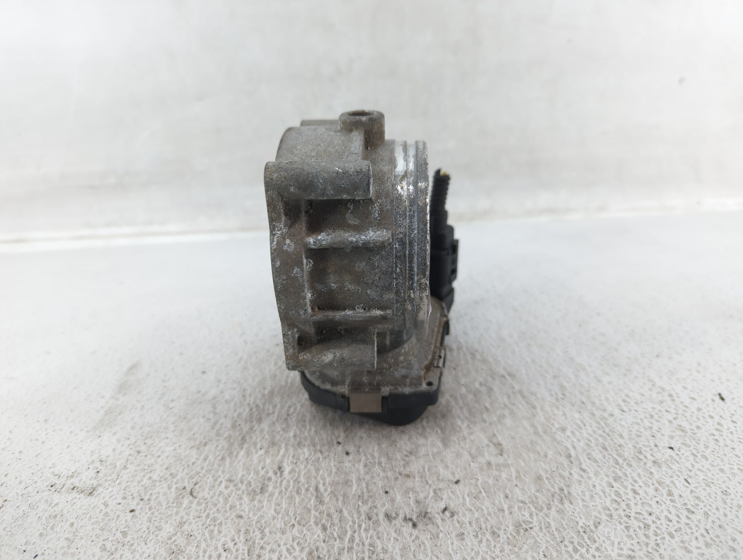 2008-2011 Bmw 528i Throttle Body P/N:1354 7556118-03 Fits Fits 2007 2008 2009 2010 2011 2012 2013 OEM Used Auto Parts - Oemu