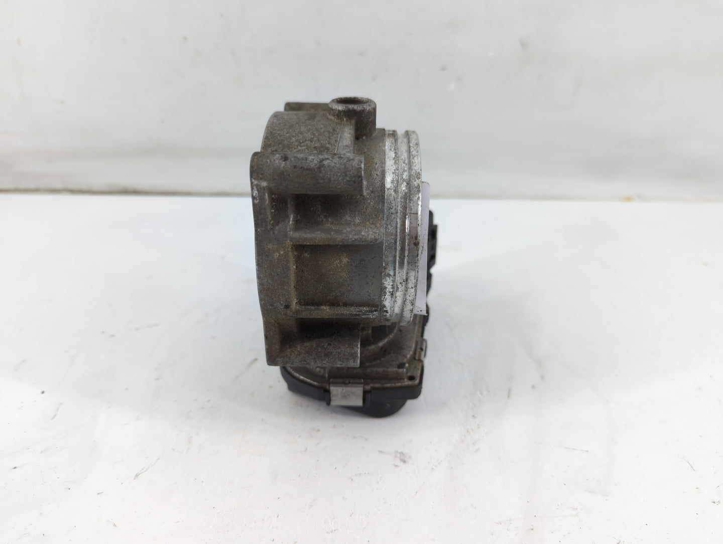 2008-2011 Bmw 528i Throttle Body P/N:1354 7556118-03 Fits Fits 2007 2008 2009 2010 2011 2012 2013 OEM Used Auto Parts - Oemu