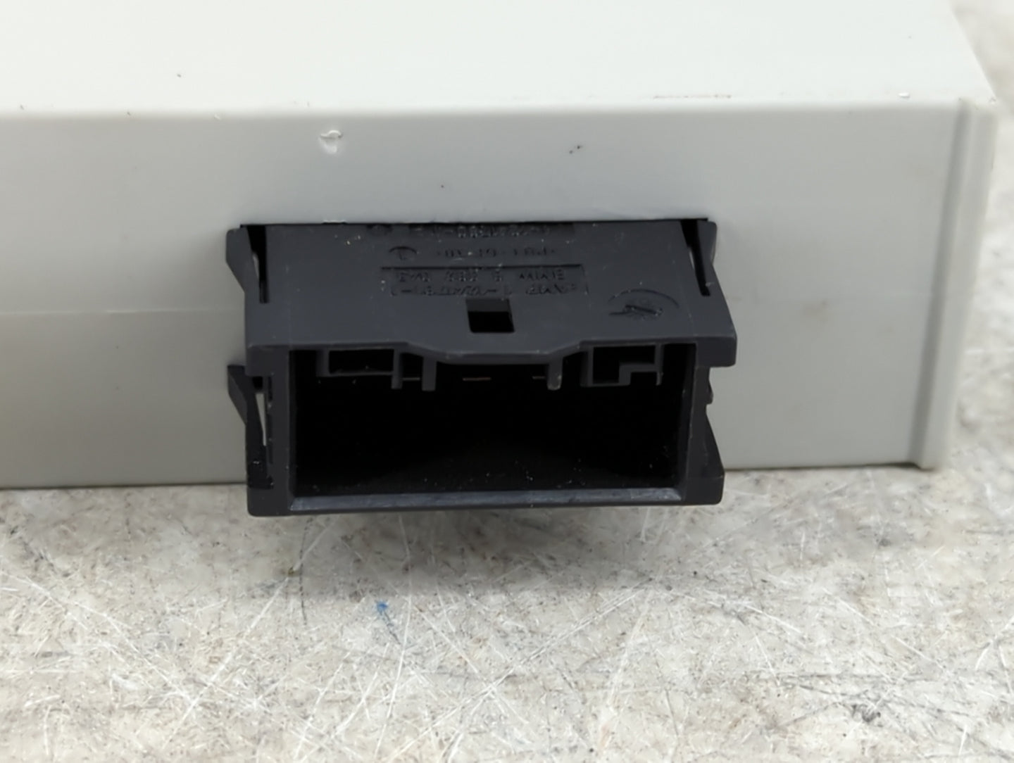 Bmw 750li Tailgate Control Module 61357240611|f005v00942 - Oemusedautoparts1.com