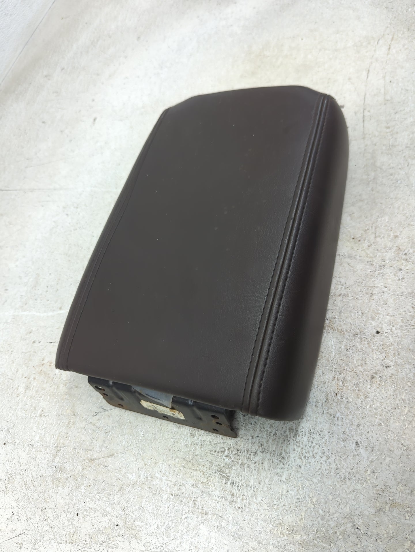 2008-2012 Buick Enclave Center Console Armrest Cover Lid Fits Fits 2007 2008 2009 2010 2011 2012 OEM Used Auto Parts - Oemus