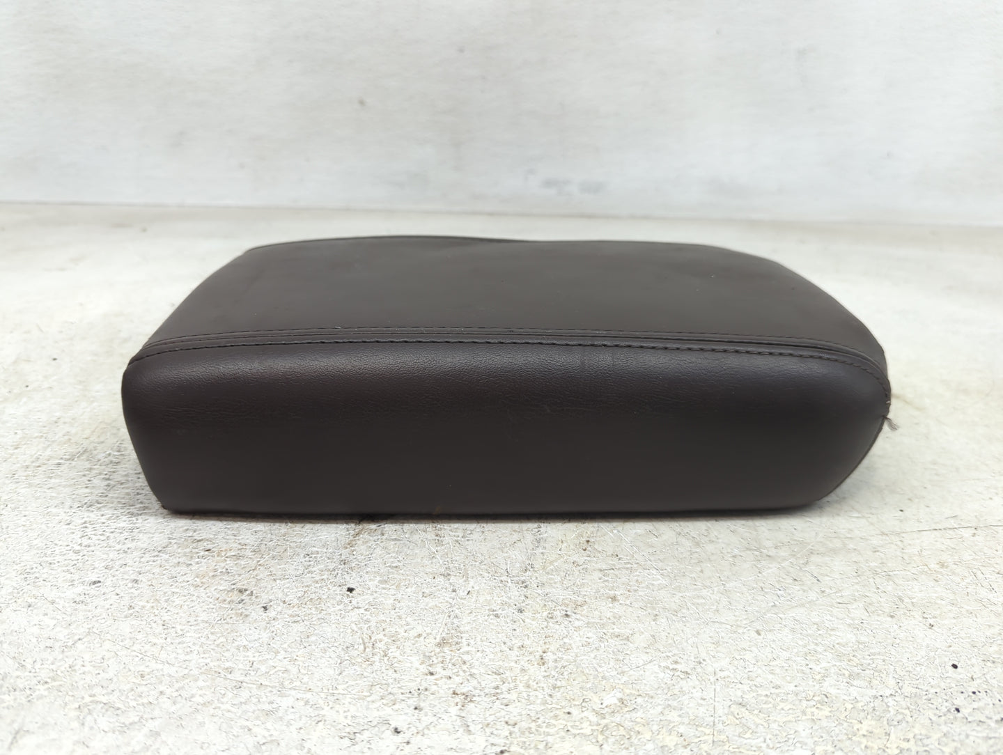 2008-2012 Buick Enclave Center Console Armrest Cover Lid Fits Fits 2007 2008 2009 2010 2011 2012 OEM Used Auto Parts - Oemus