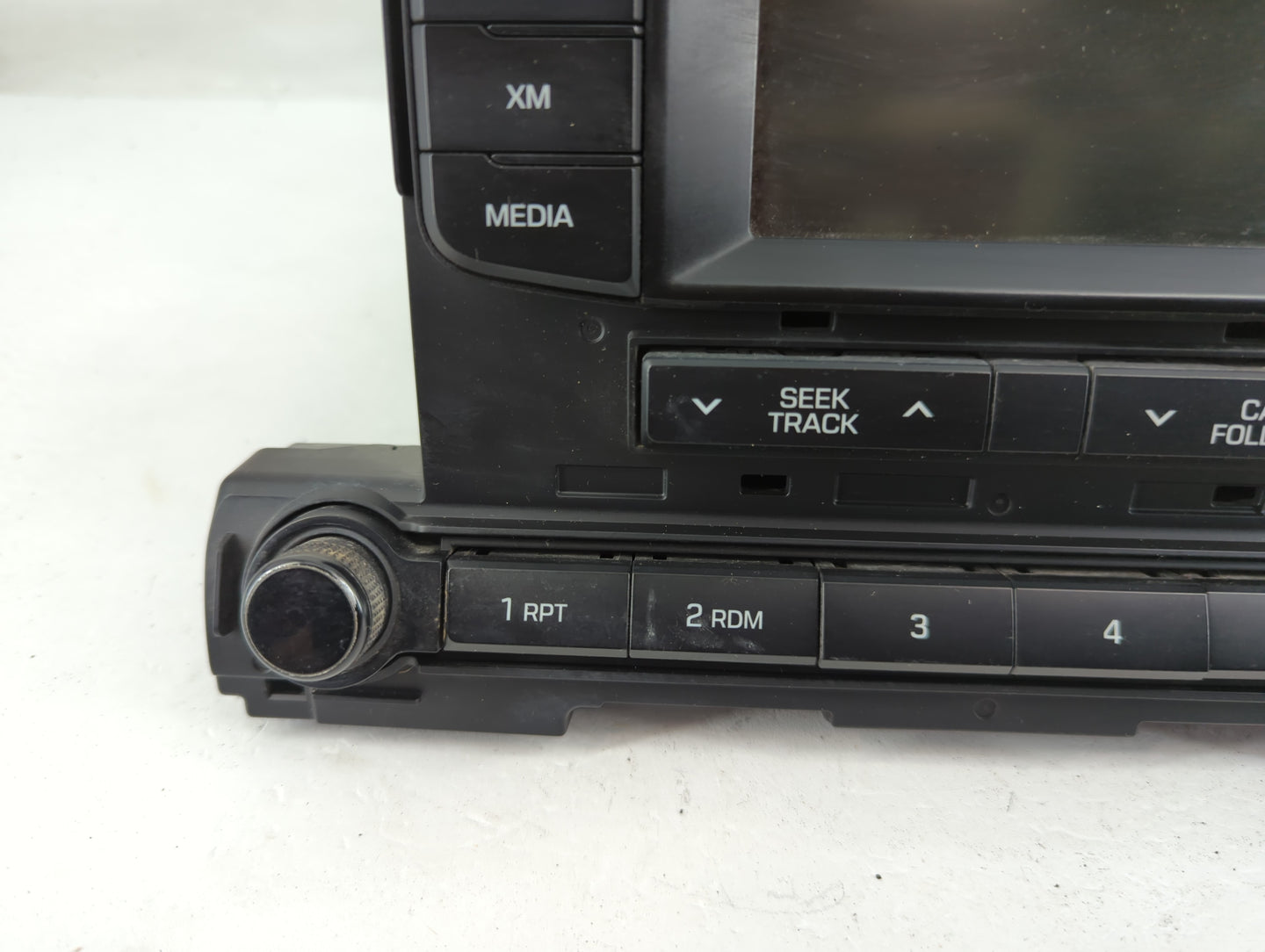 2009 Buick Enclave Radio AM FM Cd Player Receiver Replacement P/N:96170-F2100UAT Fits OEM Used Auto Parts - Oemusedautoparts