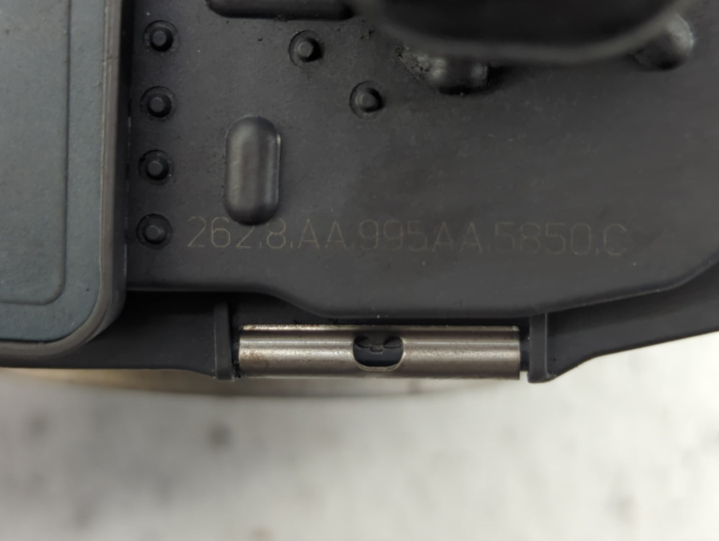 2008-2011 Buick Enclave Throttle Body P/N:2628AA 995AA Fits Fits 2007 2008 2009 2010 2011 OEM Used Auto Parts - Oemusedautop