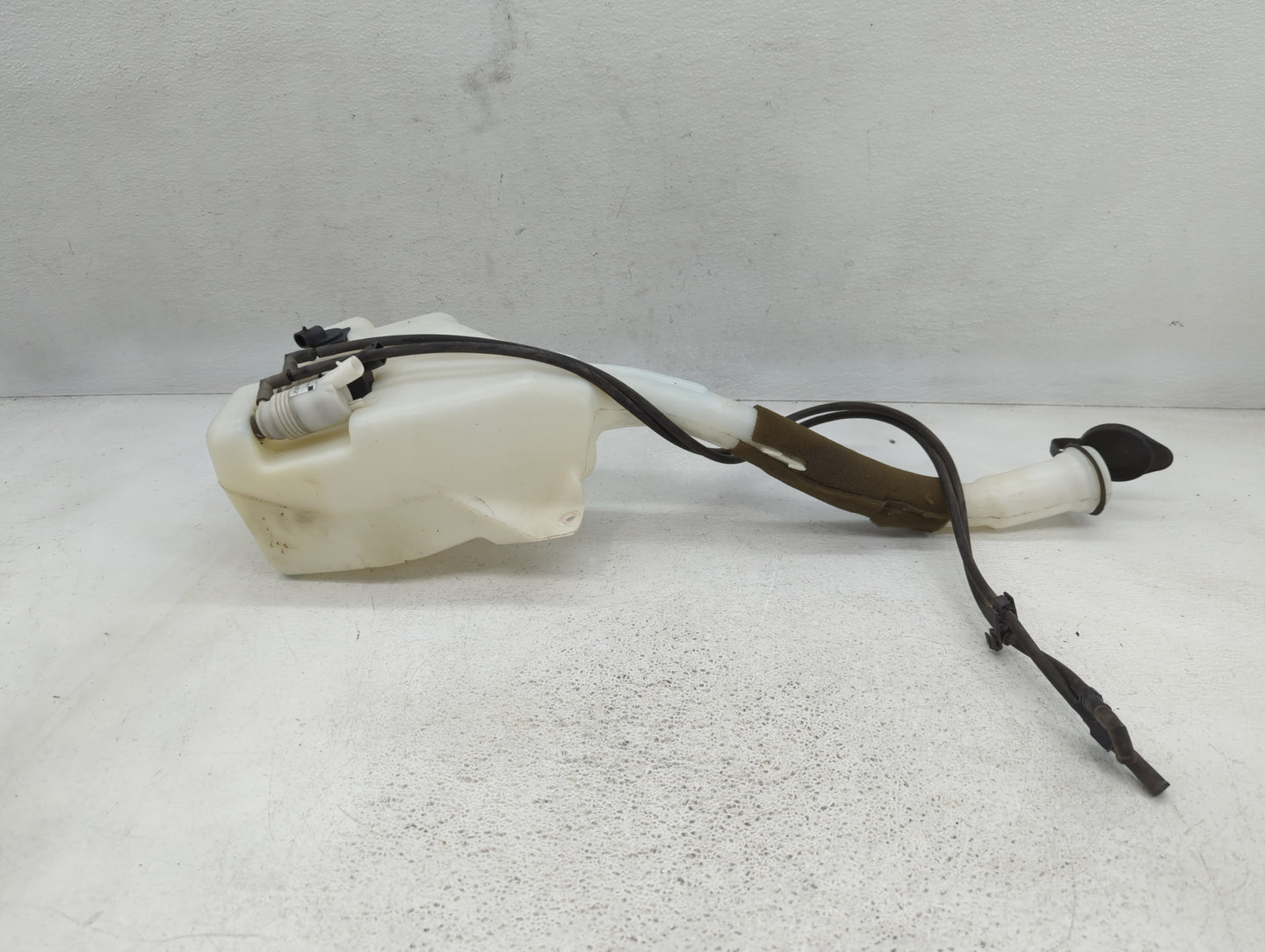 2008-2009 Buick Enclave Windshield Washer Fluid Reservoir Bottle Oem - Oemusedautoparts1.com