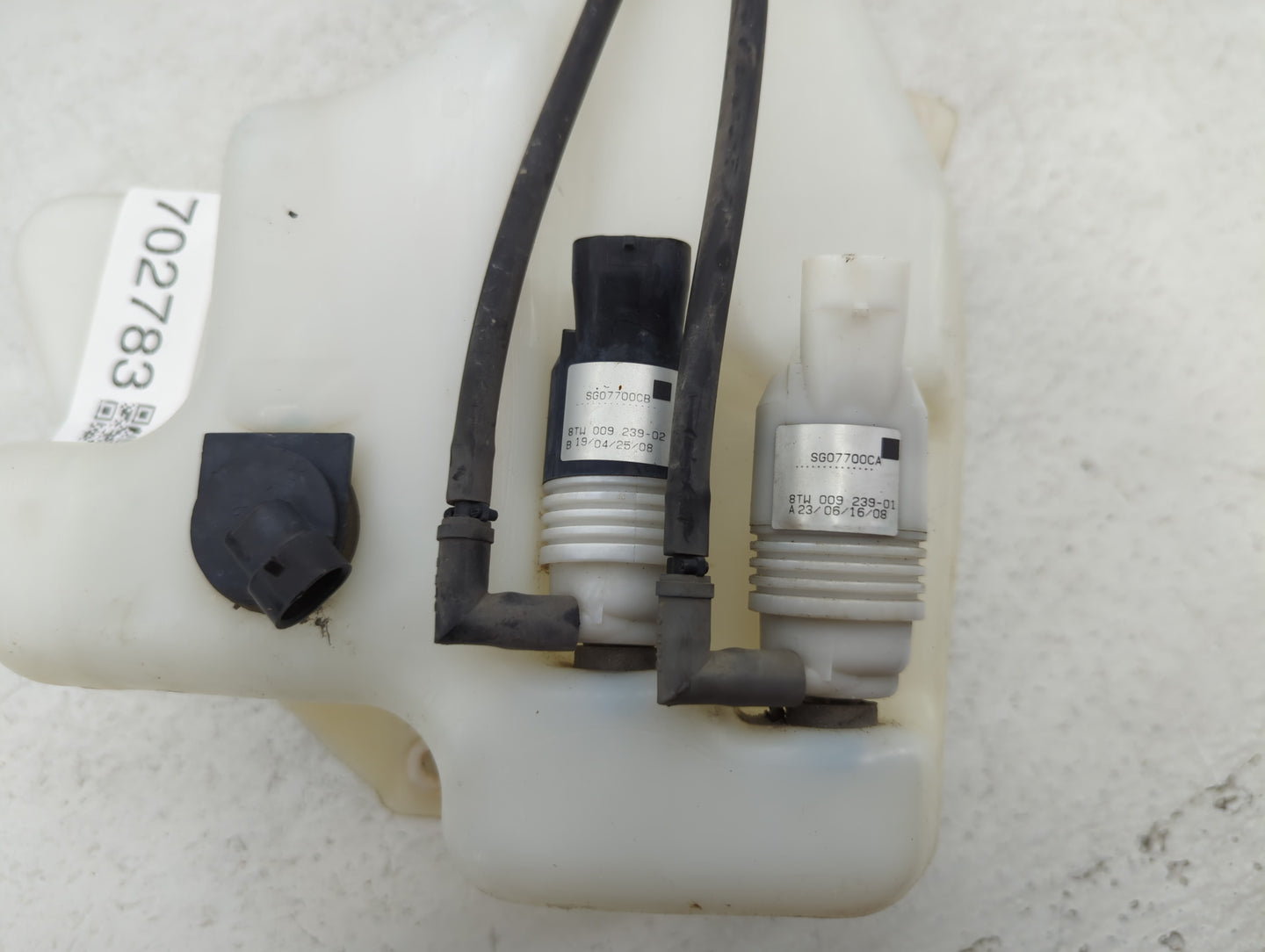 2008-2009 Buick Enclave Windshield Washer Fluid Reservoir Bottle Oem - Oemusedautoparts1.com