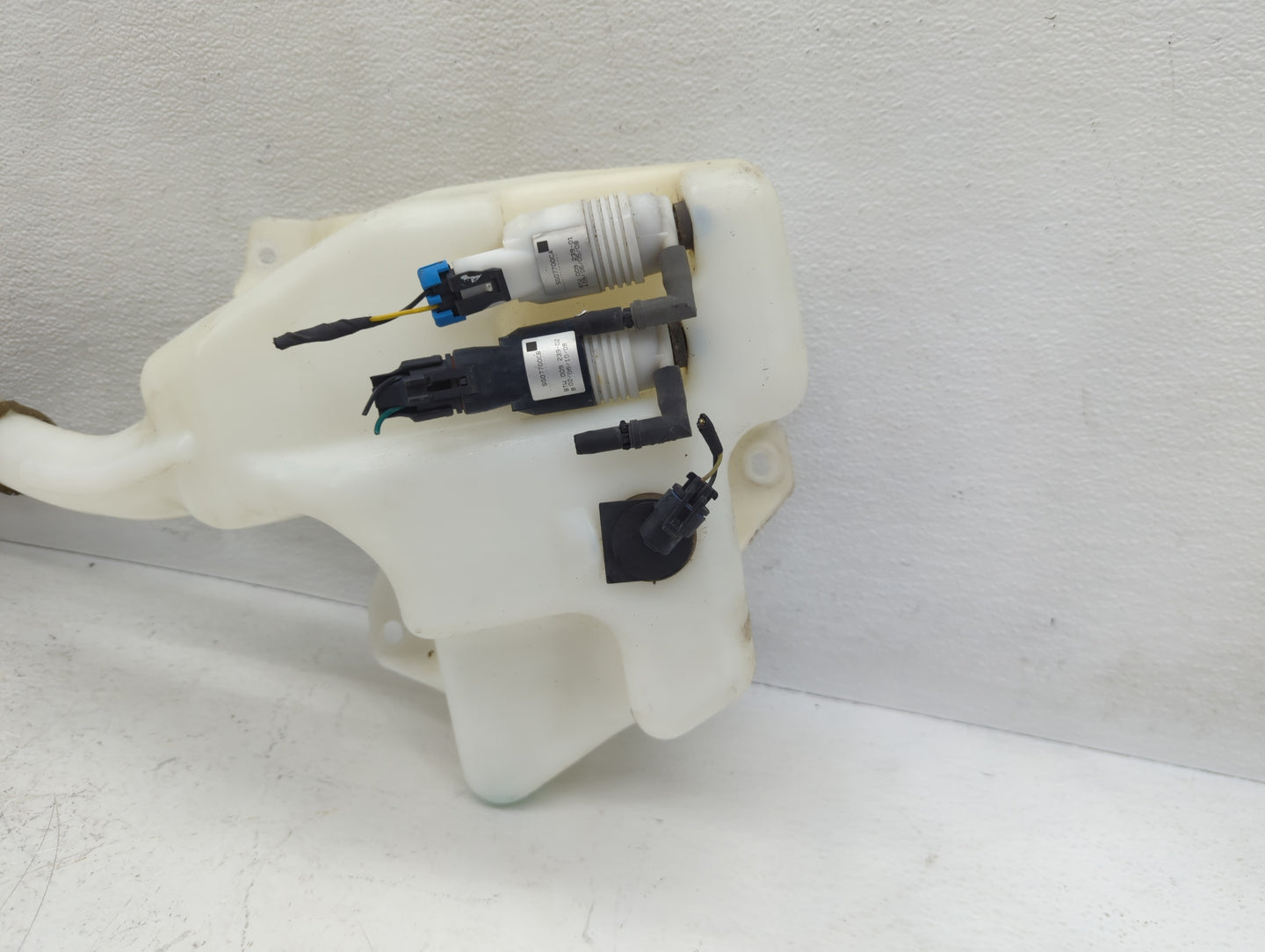 2008-2009 Buick Enclave Windshield Washer Fluid Reservoir Bottle Oem - Oemusedautoparts1.com