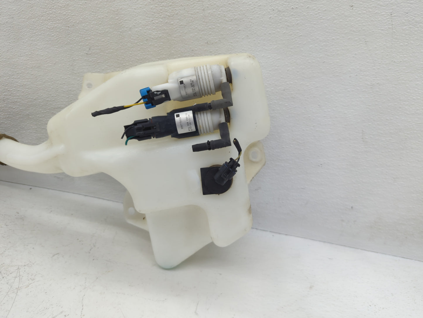 2008-2009 Buick Enclave Windshield Washer Fluid Reservoir Bottle Oem - Oemusedautoparts1.com