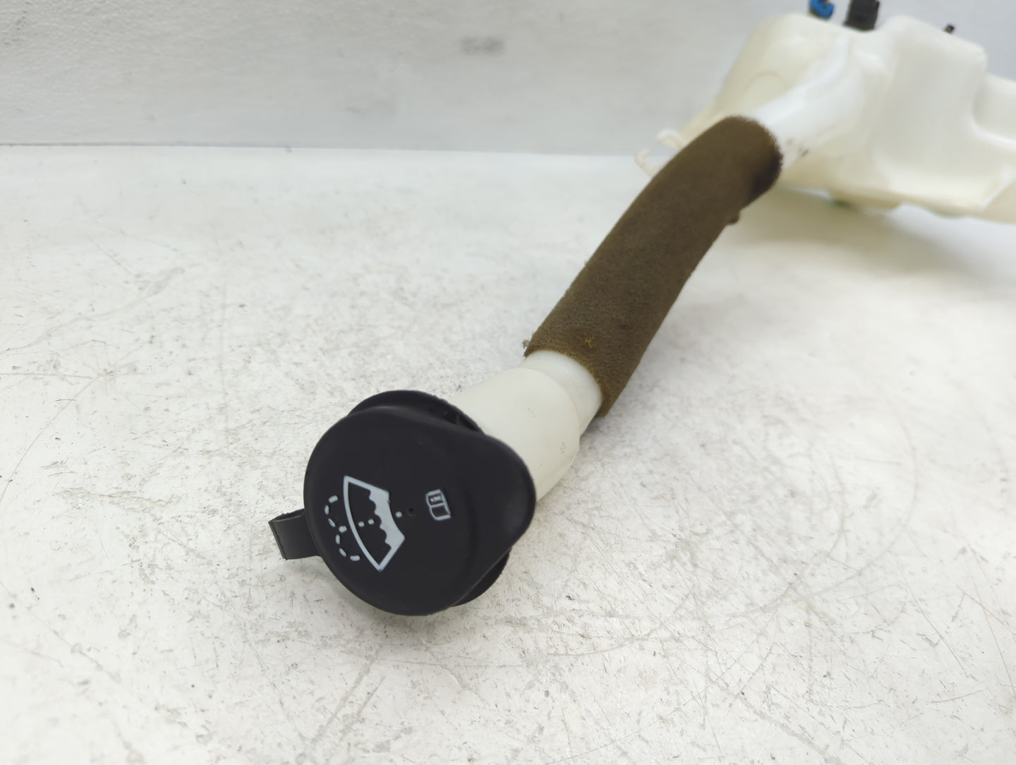 2008-2009 Buick Enclave Windshield Washer Fluid Reservoir Bottle Oem - Oemusedautoparts1.com