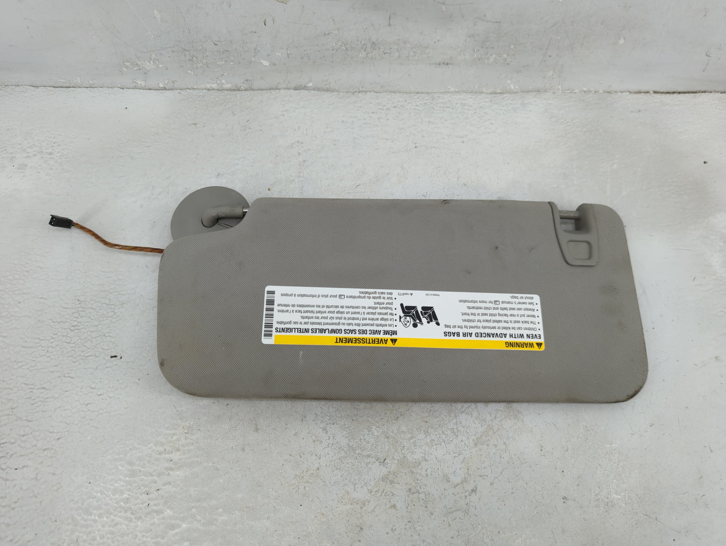 2008-2017 Buick Enclave Sun Visor Shade Replacement Passenger Right Mirror Fits OEM Used Auto Parts - Oemusedautoparts1.com