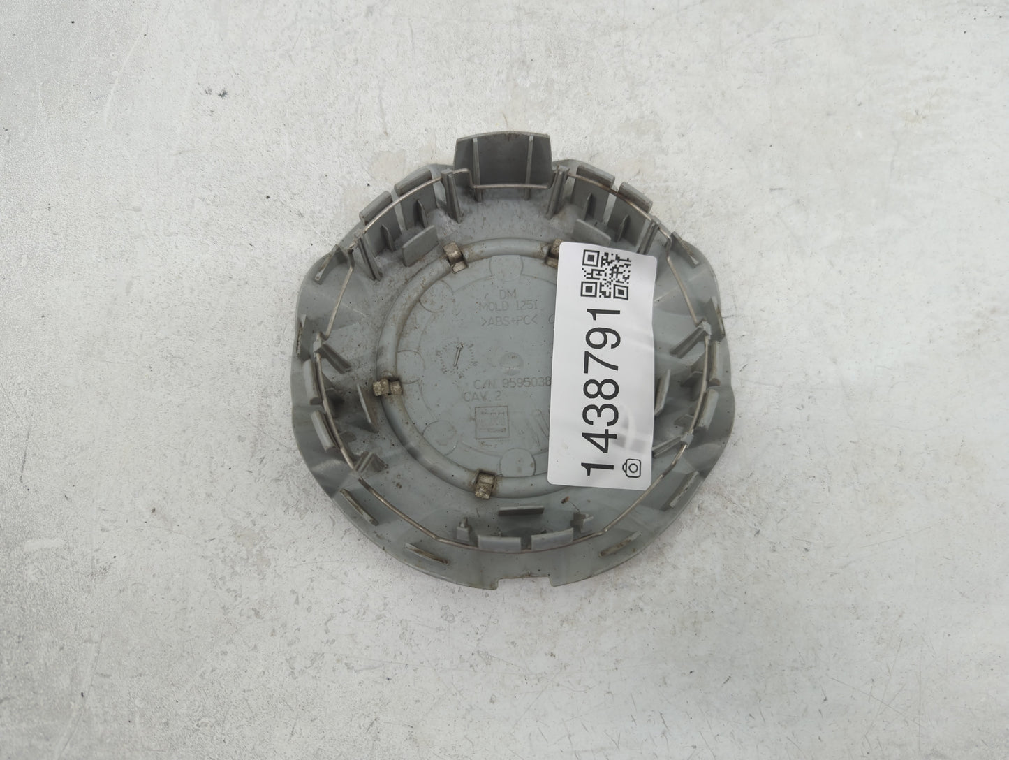 2009 Buick Lacrosse Center Cap Oem - Oemusedautoparts1.com