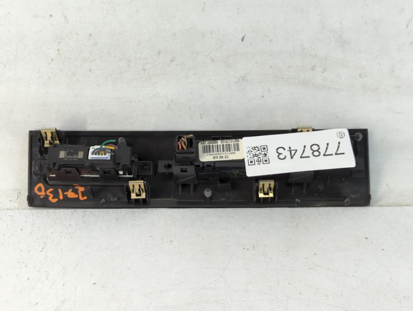 2009 Buick Lacrosse Trip Hazard TCS Fuel Control Switch - Oemusedautoparts1.com