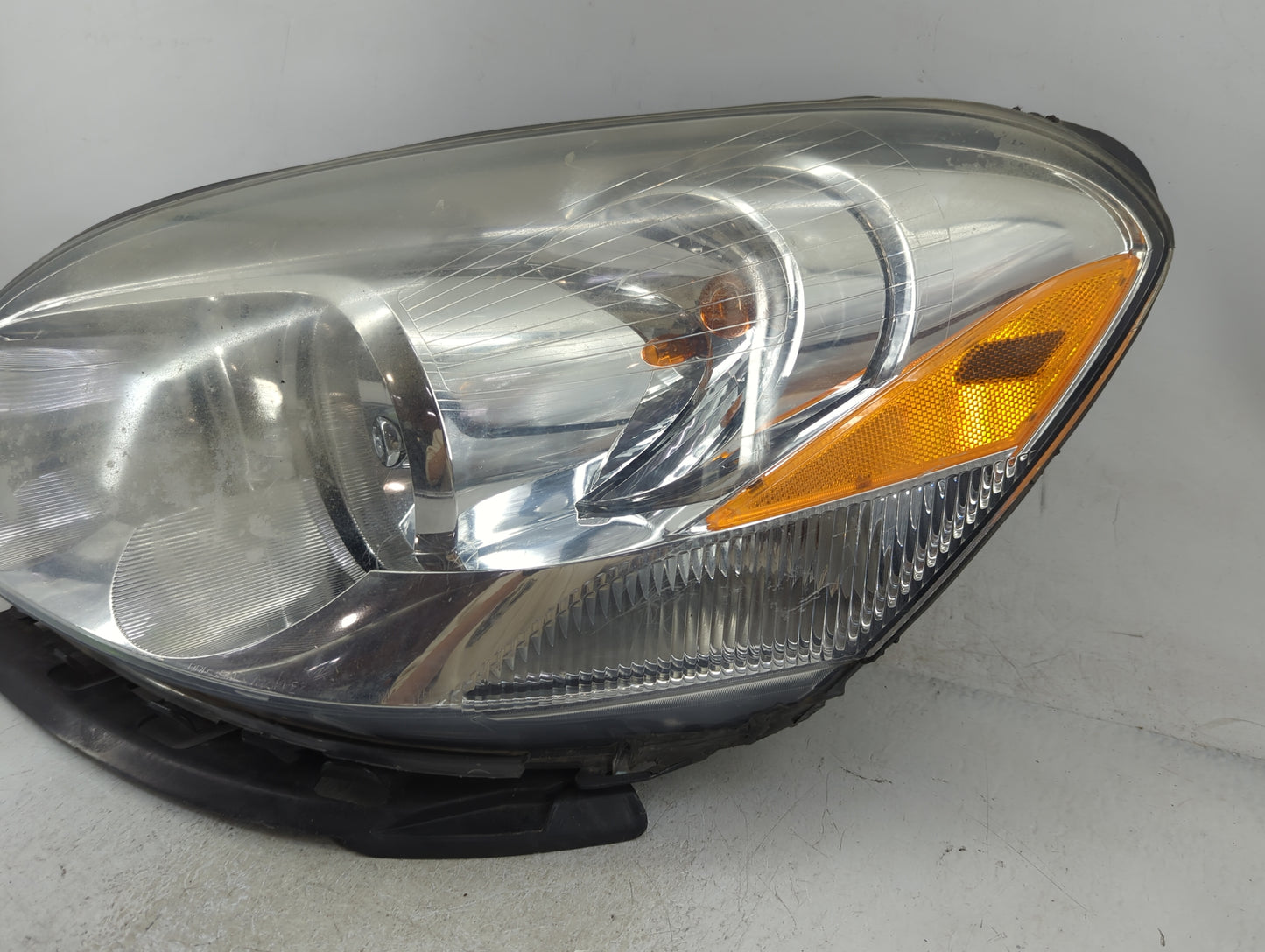 2006-2011 Buick Lucerne Driver Left Oem Head Light Headlight Lamp - Oemusedautoparts1.com
