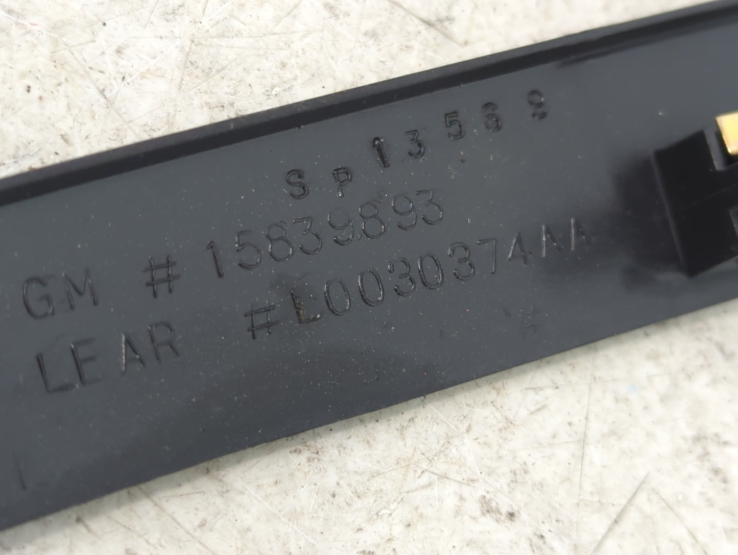 Buick Lucerne Information Radio Display Screen Bezel Vents 1381367 - Oemusedautoparts1.com