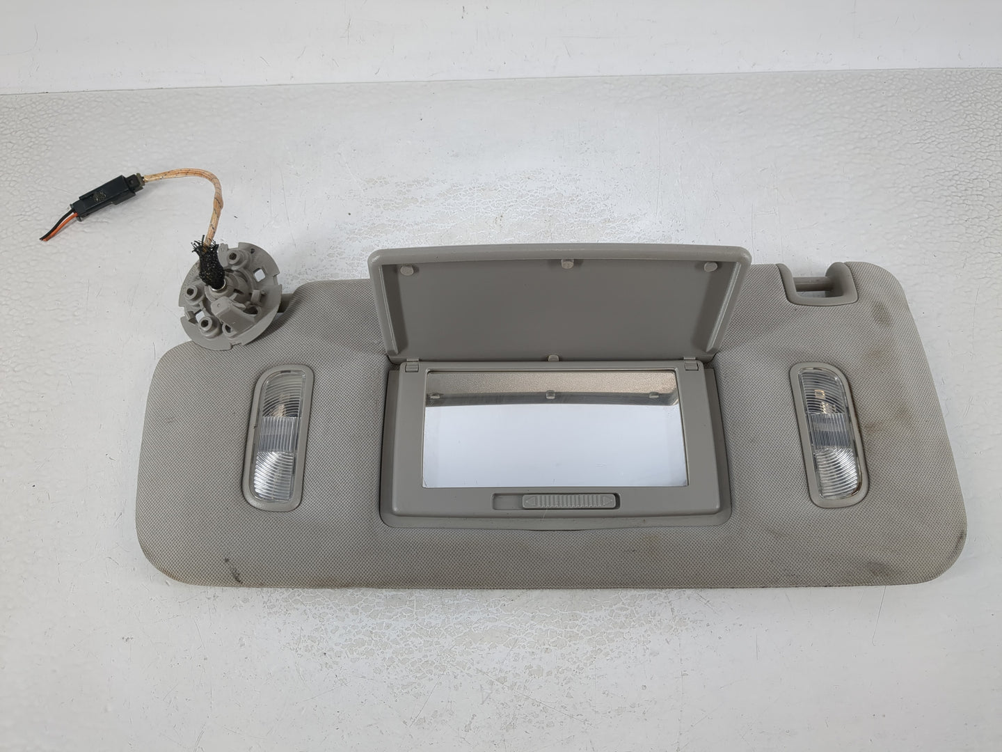 2008-2009 Cadillac Cts Sun Visor Shade Replacement Driver Left Mirror Fits Fits 2008 2009 OEM Used Auto Parts - Oemusedautop