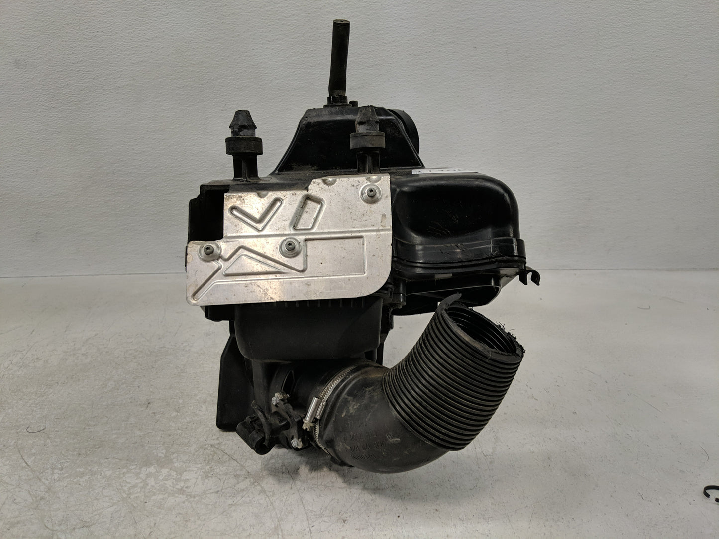 2009 Cadillac Cts Air Cleaner Intake-duct Hose Tube - Oemusedautoparts1.com