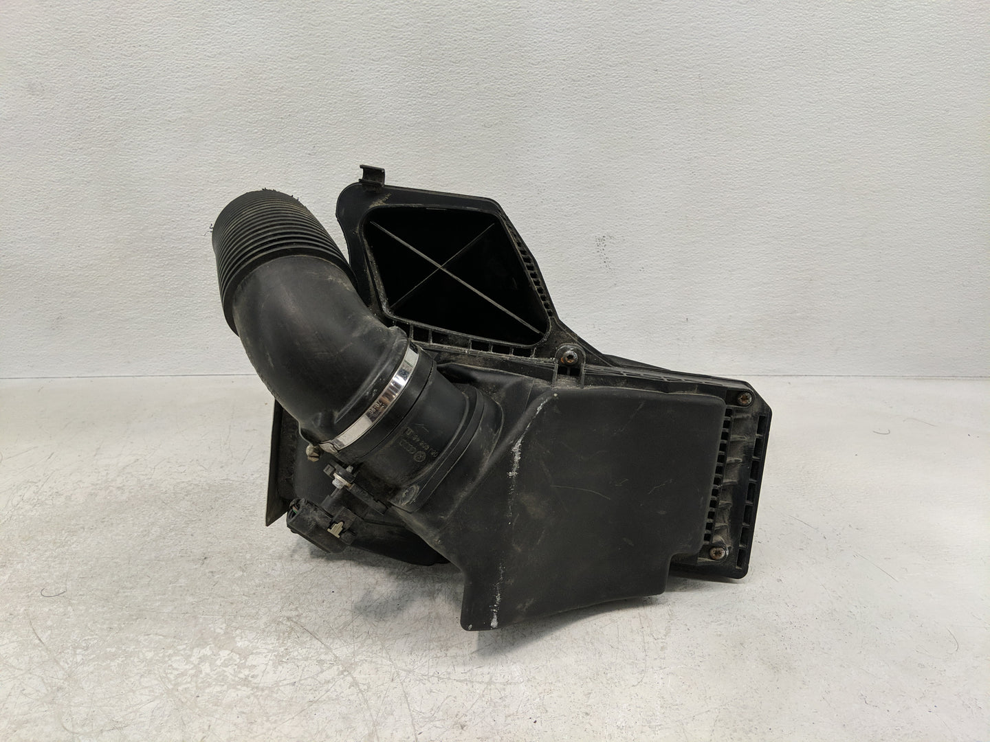 2009 Cadillac Cts Air Cleaner Intake-duct Hose Tube 1149232 - Oemusedautoparts1.com