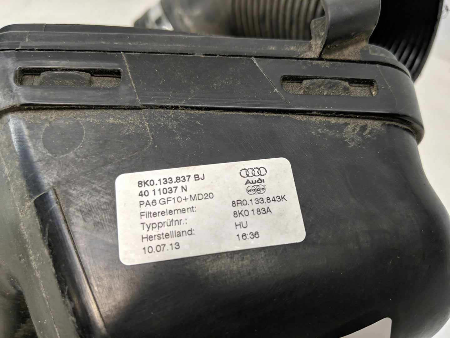 2009 Cadillac Cts Air Cleaner Intake-duct Hose Tube - Oemusedautoparts1.com