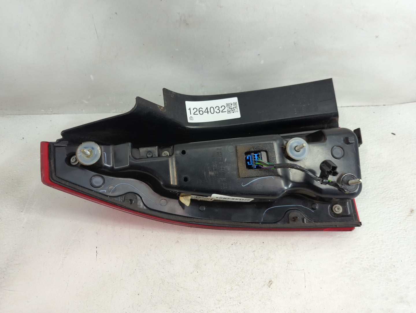 2008-2014 Cadillac Cts Tail Light Assembly Passenger Right OEM P/N:VP8G9X-13B504-B VP8G9X-13B504-A Fits OEM Used Auto Parts 