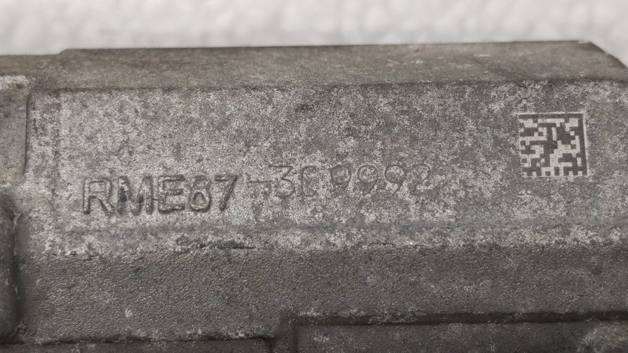 2009-2015 Cadillac Cts Throttle Body P/N:RME87 Fits Fits 2009 2010 2011 2012 2013 2014 2015 OEM Used Auto Parts - Oemusedaut