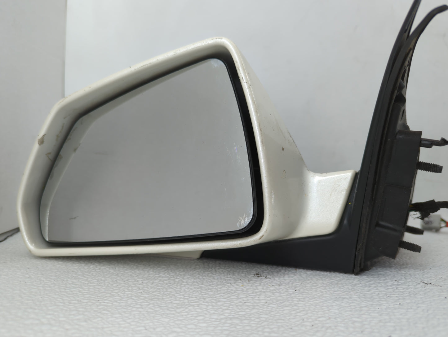 2008-2014 Cadillac Cts Driver Side View Mirror - Left Door Mirror OEM Used - Oemusedautoparts1.com