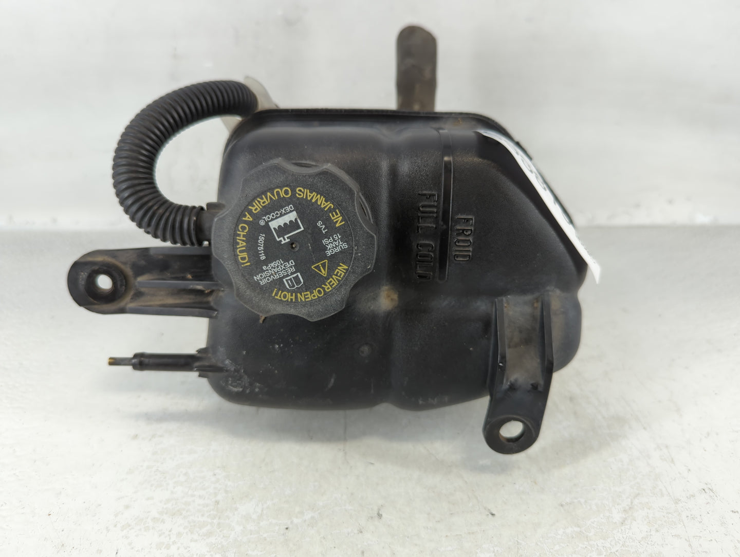 2008-2015 Cadillac Cts Radiator Coolant Overflow Expansion Tank Bottle - Oemusedautoparts1.com