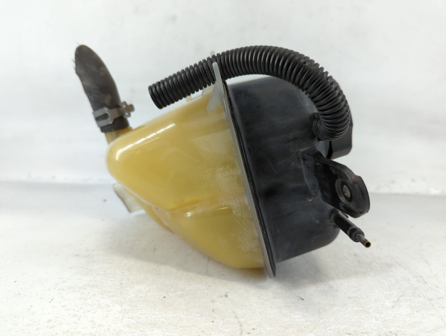 2008-2015 Cadillac Cts Radiator Coolant Overflow Expansion Tank Bottle - Oemusedautoparts1.com
