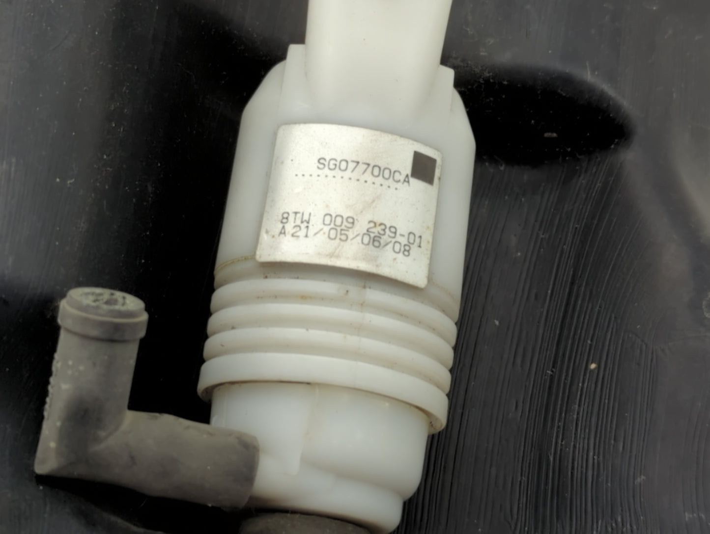2008-2009 Cadillac Cts Windshield Washer Fluid Reservoir Bottle Oem - Oemusedautoparts1.com
