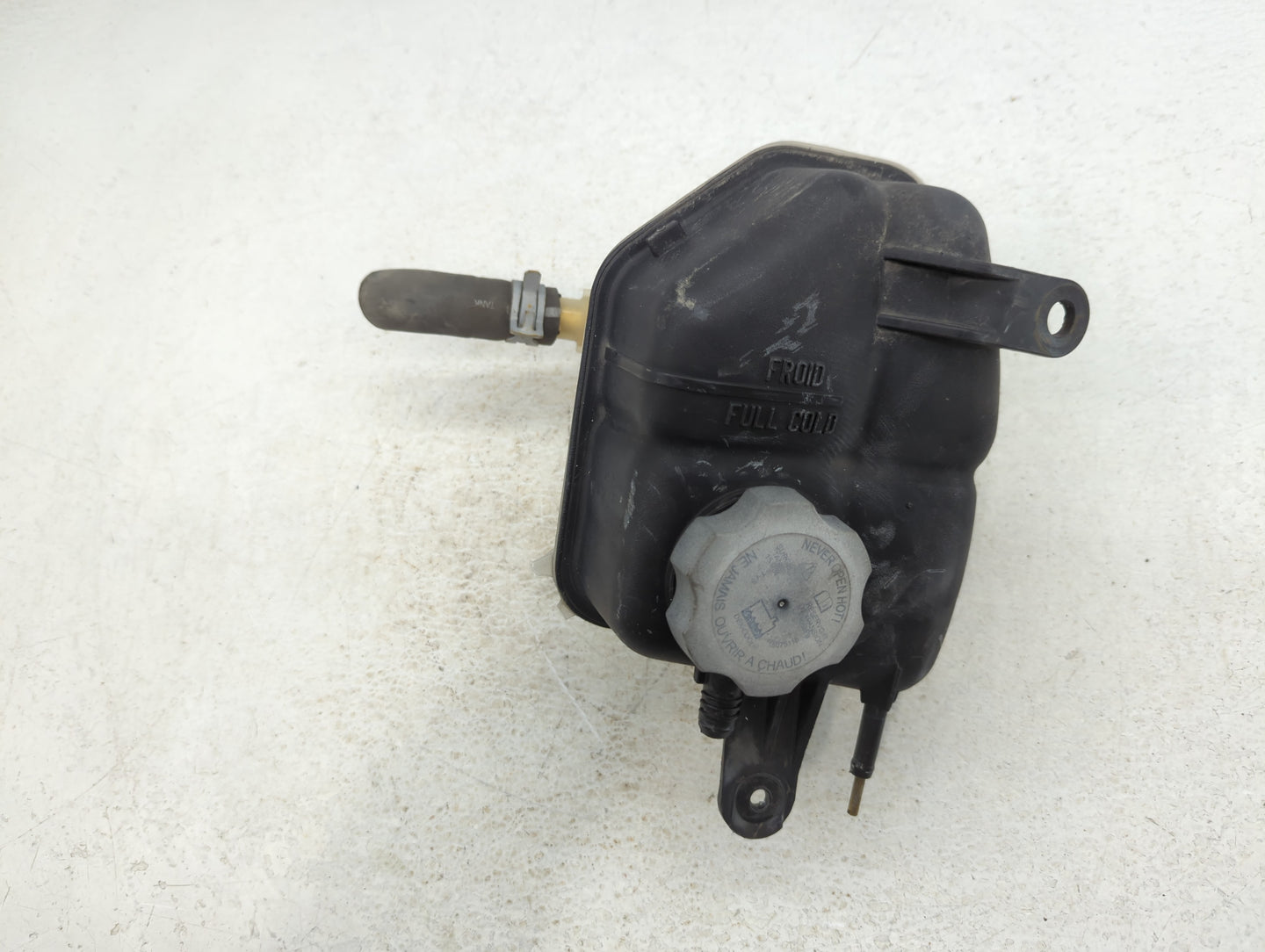 2008-2015 Cadillac Cts Radiator Coolant Overflow Expansion Tank Bottle - Oemusedautoparts1.com