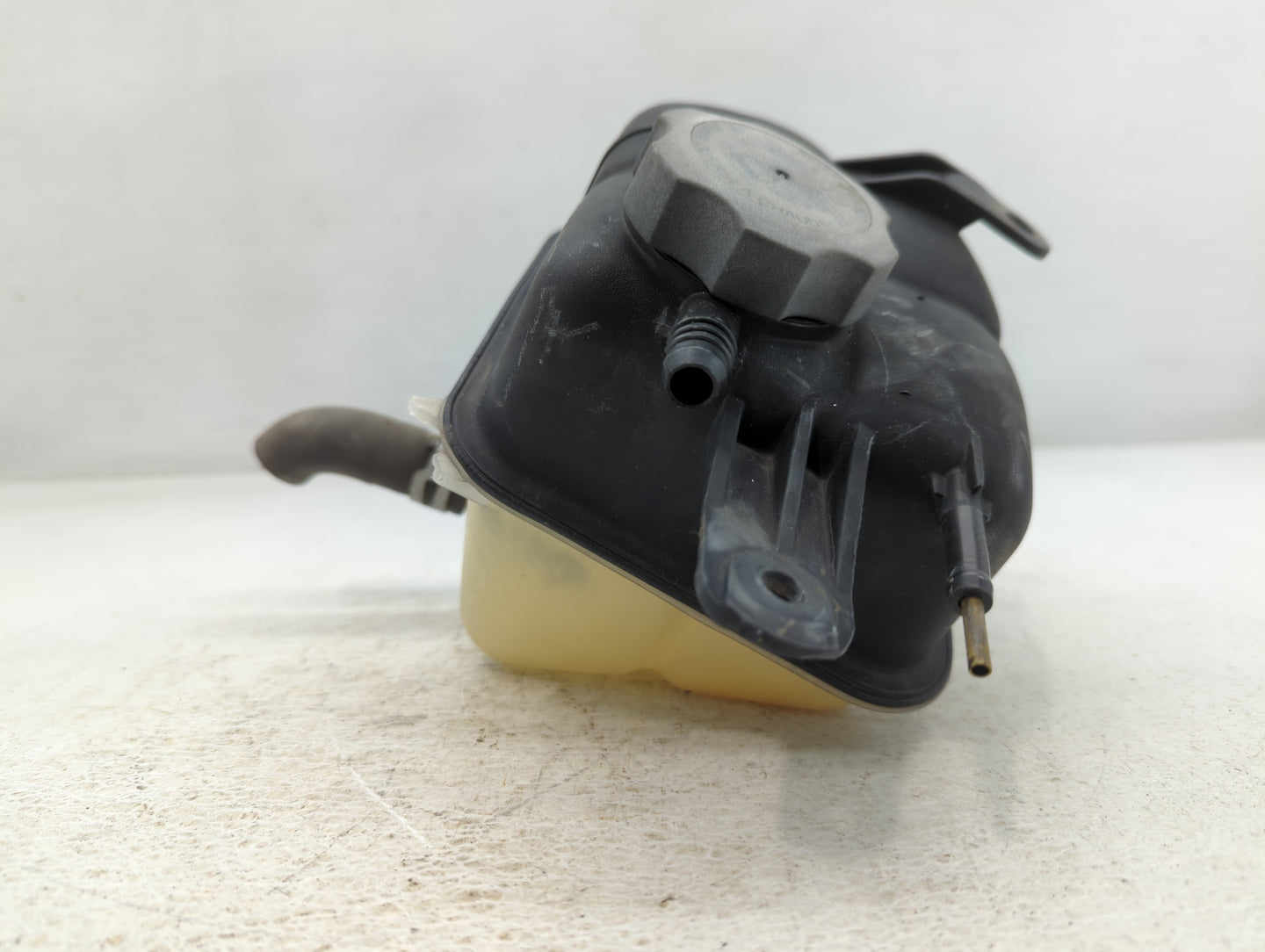 2008-2015 Cadillac Cts Radiator Coolant Overflow Expansion Tank Bottle - Oemusedautoparts1.com