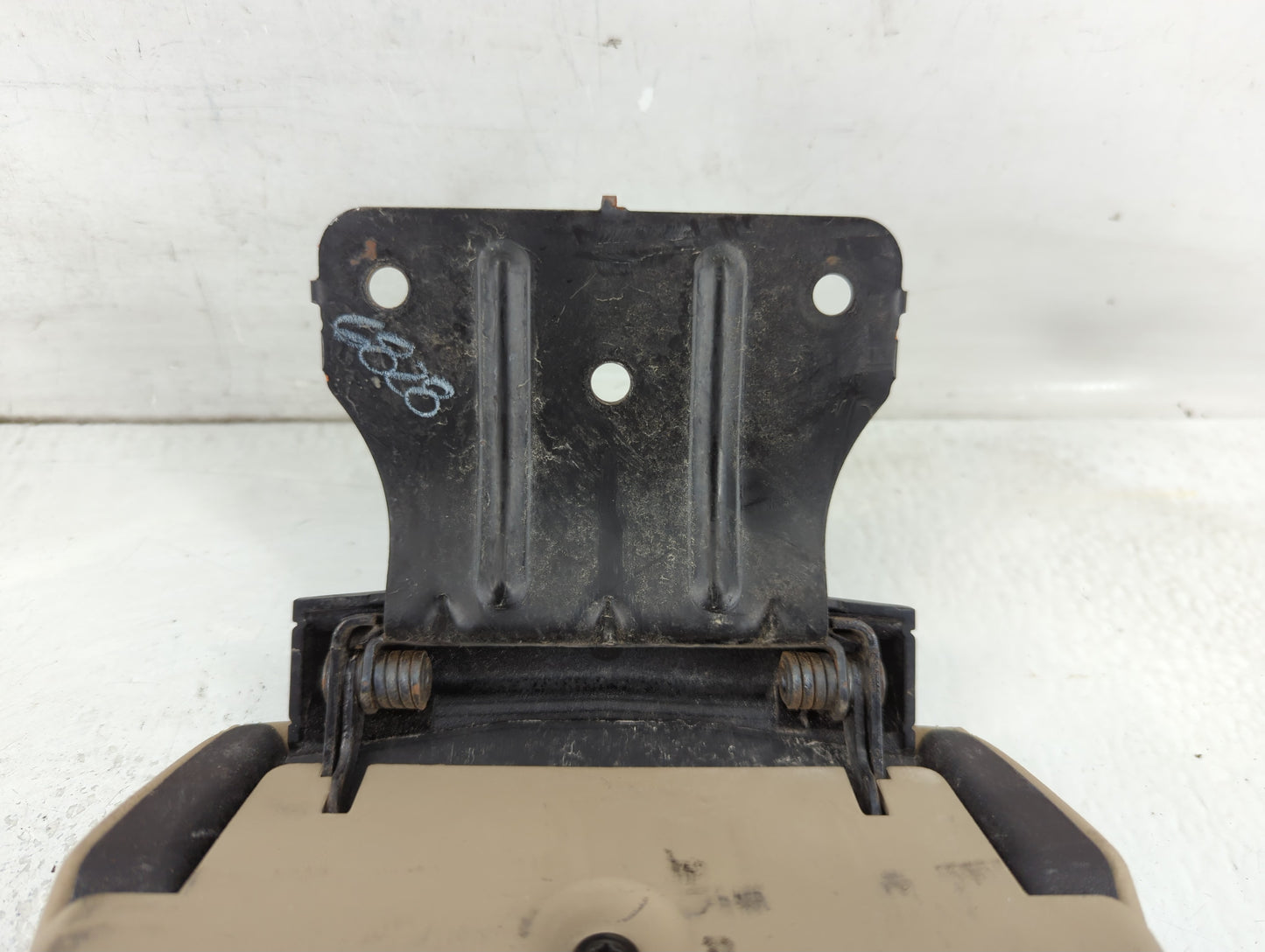 2008-2009 Cadillac Cts Center Console Armrest Cover Lid P/N:M0300235 Fits Fits 2008 2009 OEM Used Auto Parts - Oemusedautopa