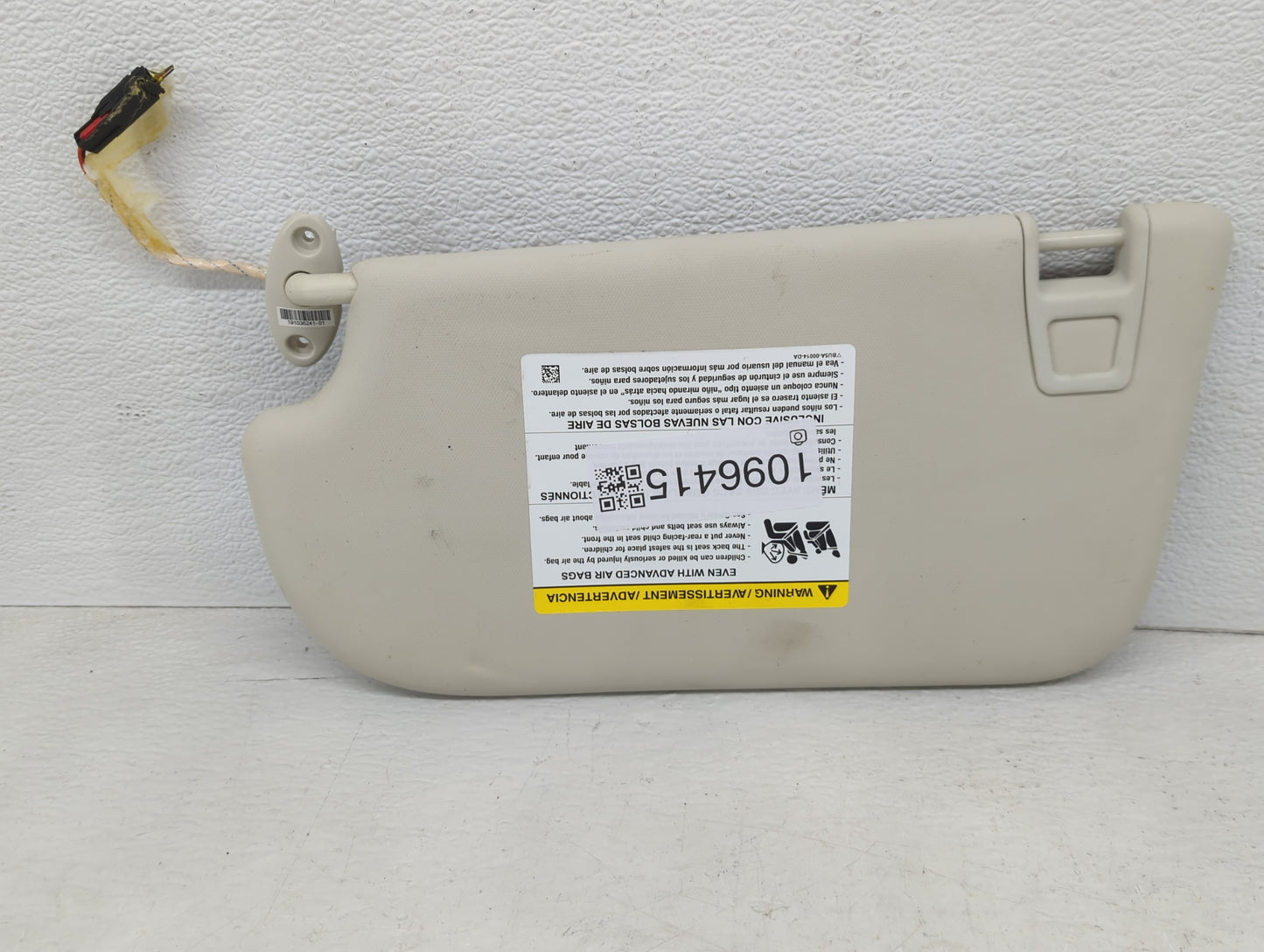 2008-2011 Cadillac Dts Sun Visor Shade Replacement Passenger Right Mirror Fits Fits 2008 2009 2010 2011 OEM Used Auto Parts 