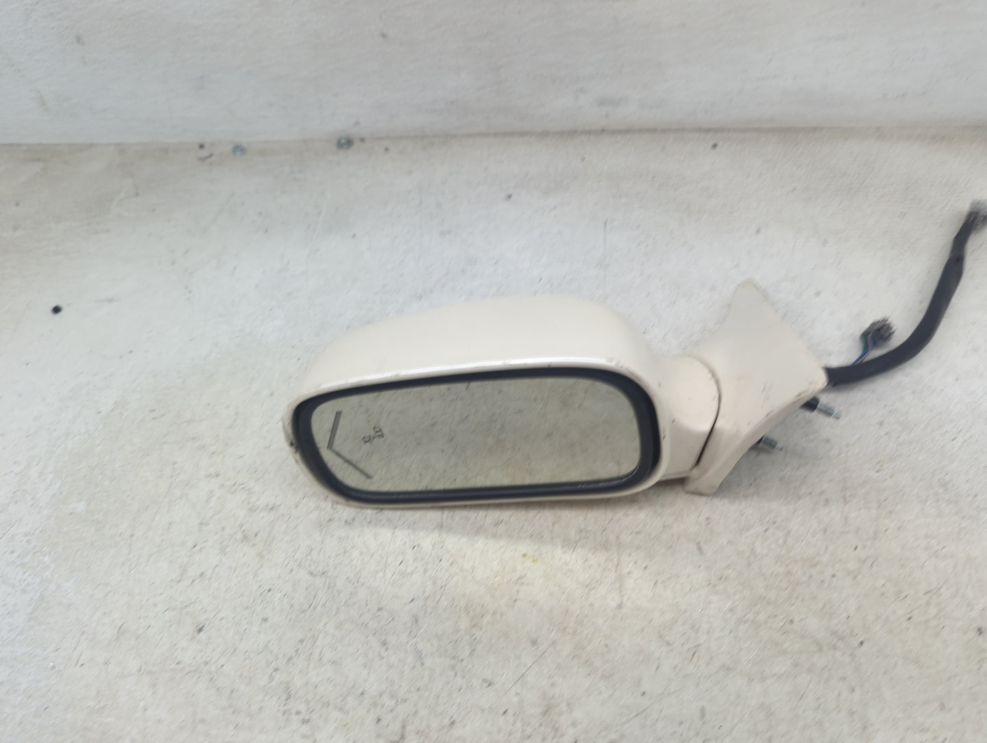 2009-2011 Cadillac Dts Driver Side View Mirror - Left Door Mirror OEM Used - Oemusedautoparts1.com