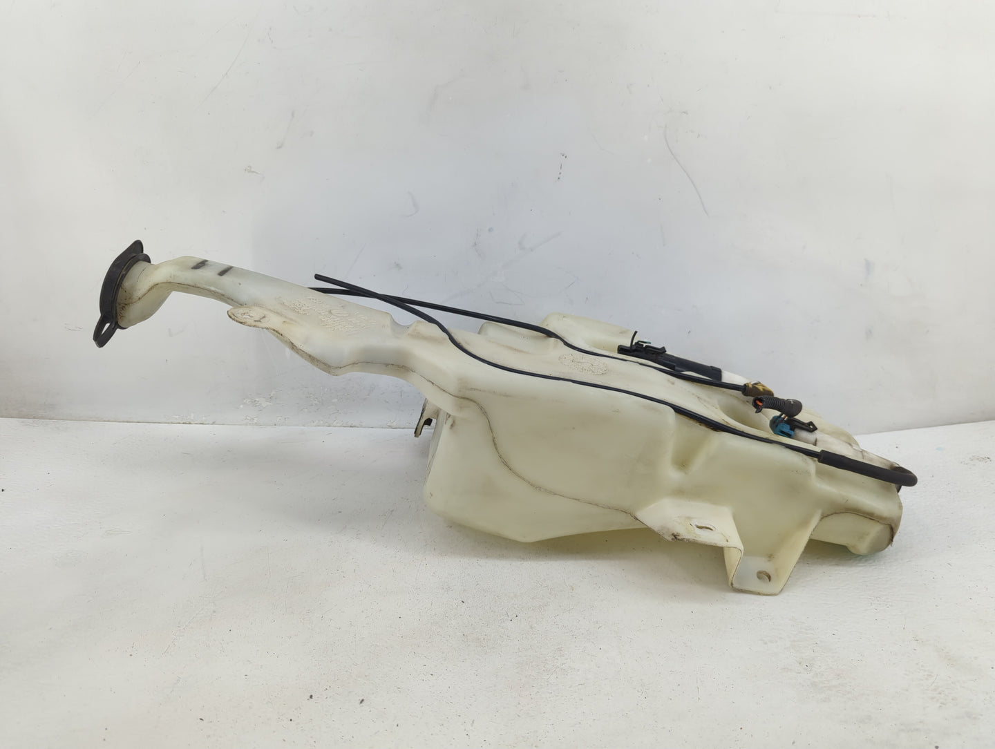 2007-2014 Cadillac Escalade Windshield Washer Fluid Reservoir Bottle Oem - Oemusedautoparts1.com
