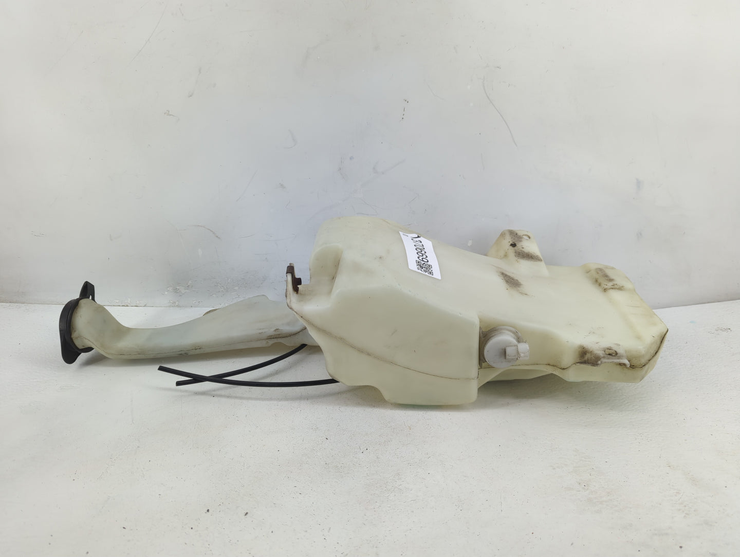 2007-2014 Cadillac Escalade Windshield Washer Fluid Reservoir Bottle Oem - Oemusedautoparts1.com