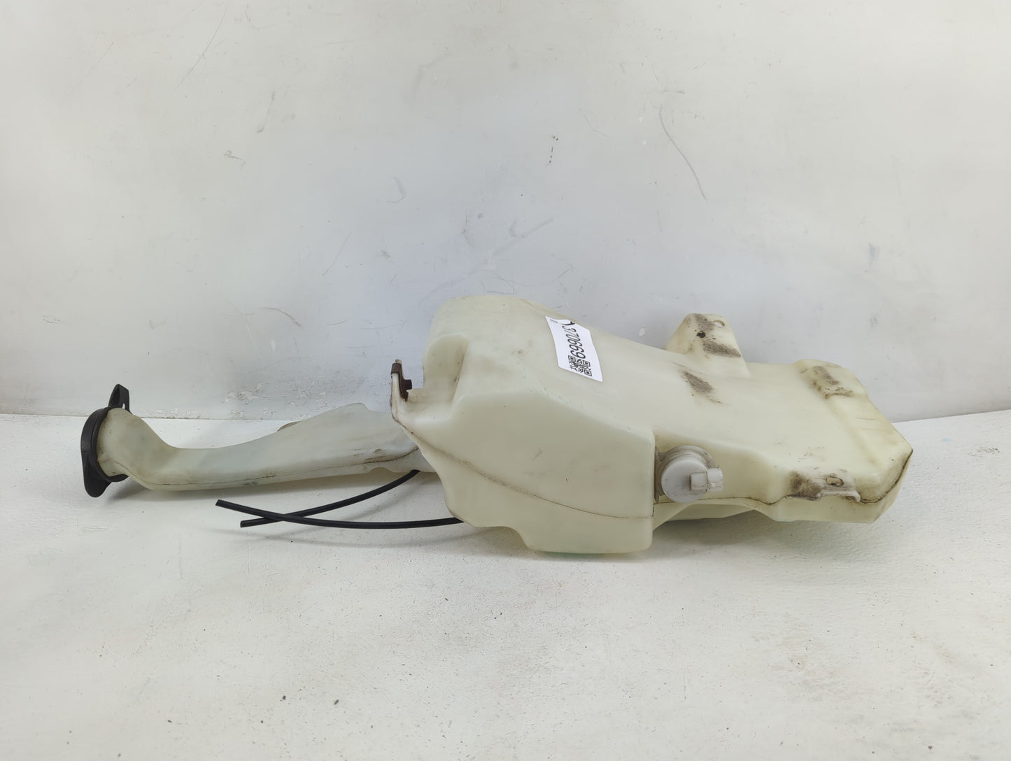 2007-2014 Cadillac Escalade Windshield Washer Fluid Reservoir Bottle Oem - Oemusedautoparts1.com