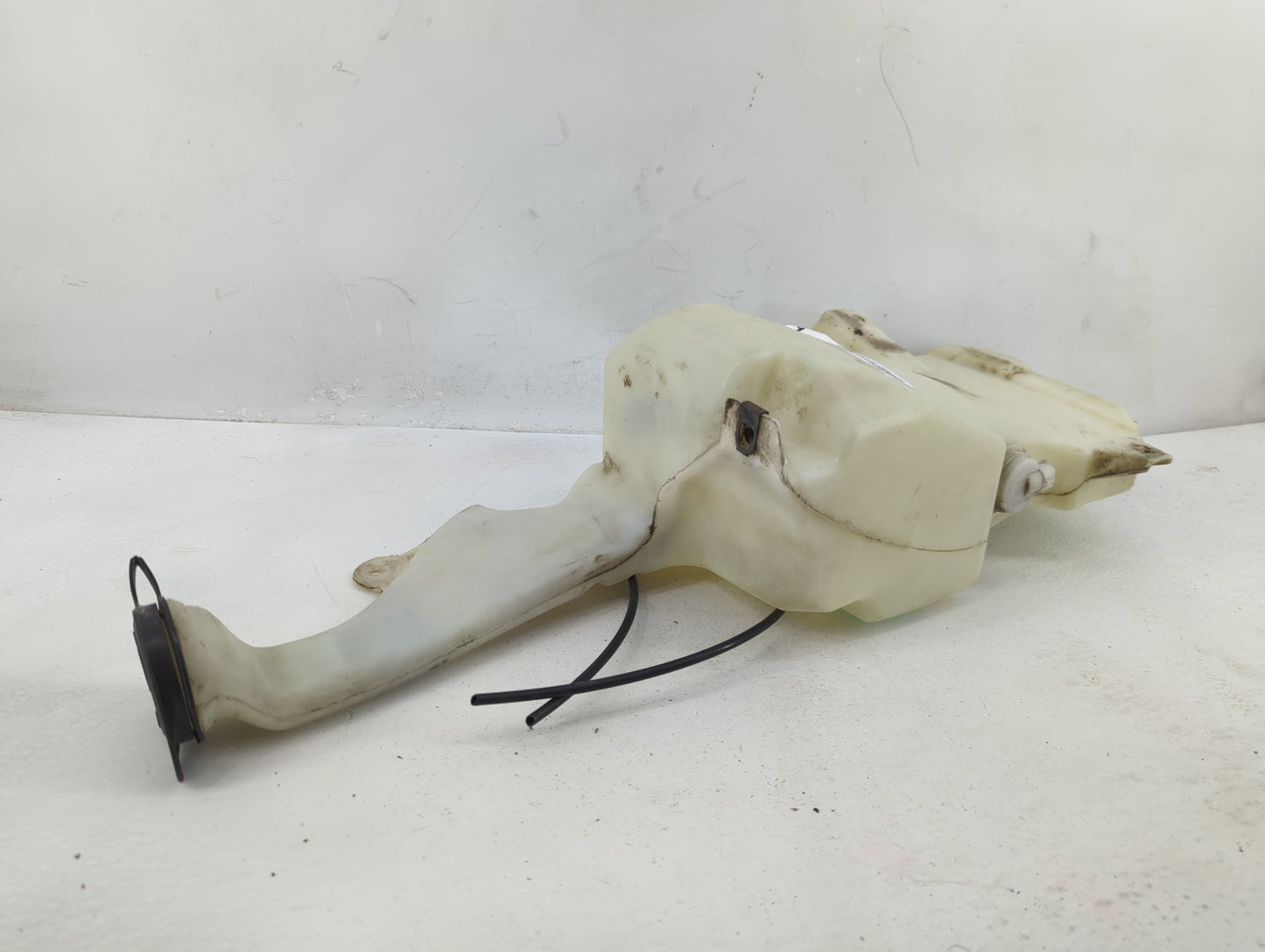 2007-2014 Cadillac Escalade Windshield Washer Fluid Reservoir Bottle Oem - Oemusedautoparts1.com