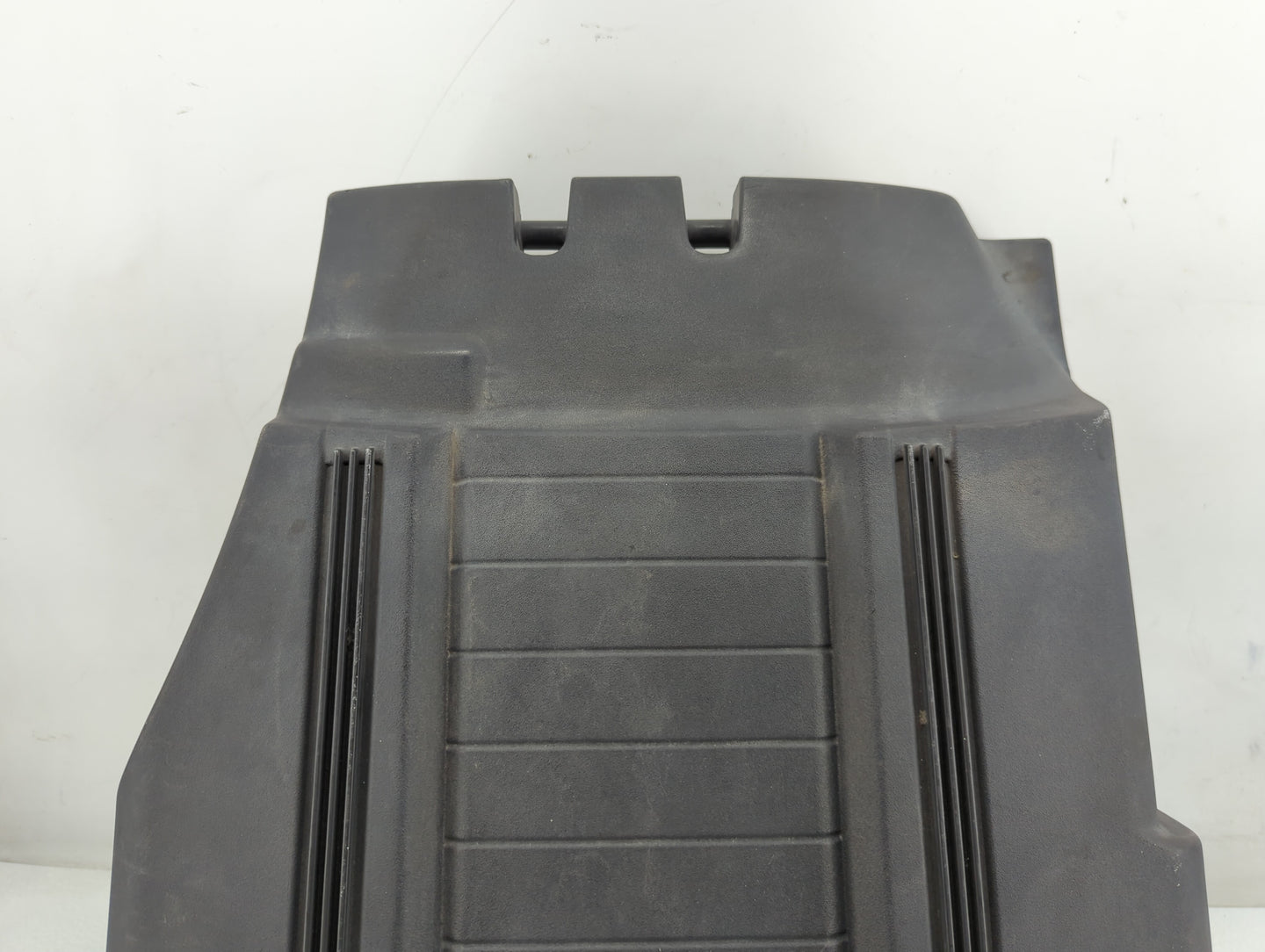 2009 Cadillac Escalade Engine Cover - Oemusedautoparts1.com