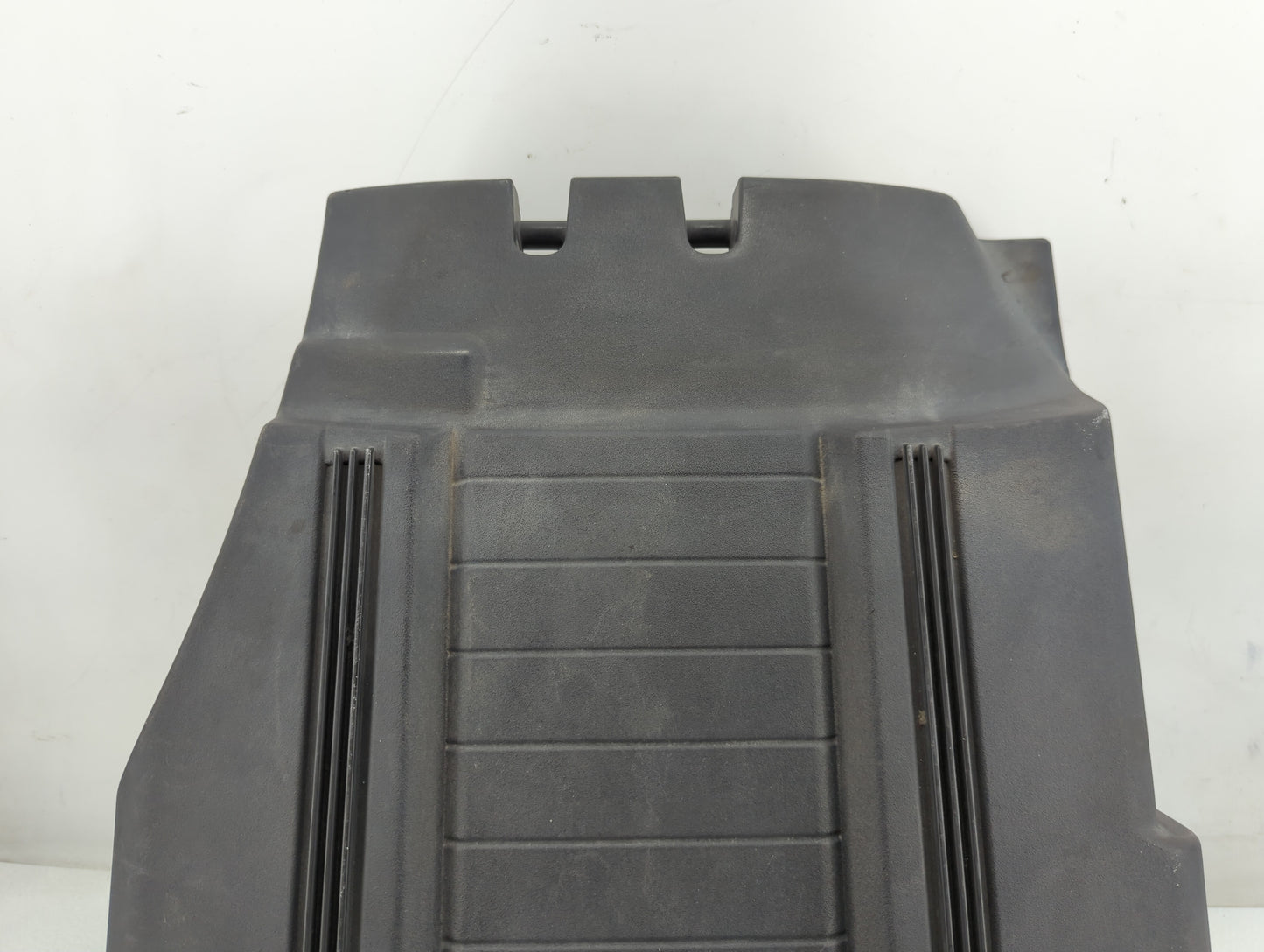 2009 Cadillac Escalade Engine Cover - Oemusedautoparts1.com
