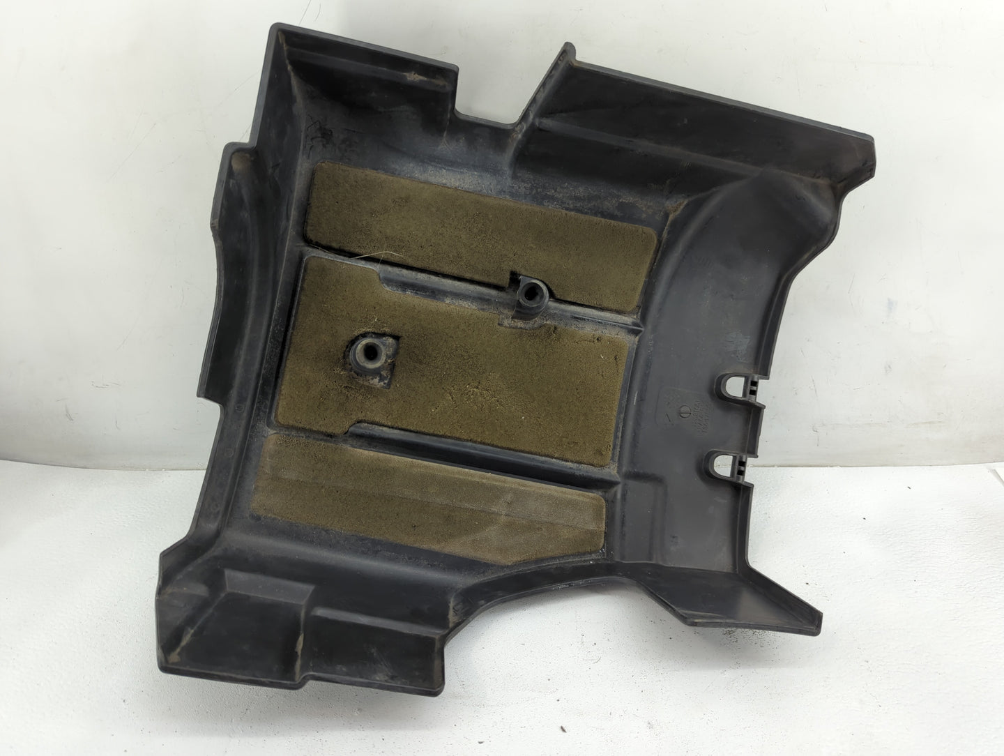 2009 Cadillac Escalade Engine Cover - Oemusedautoparts1.com