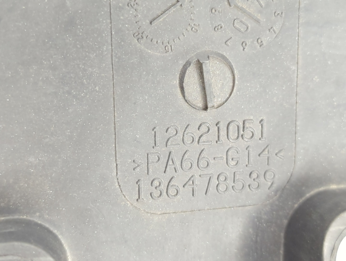 2009 Cadillac Escalade Engine Cover - Oemusedautoparts1.com