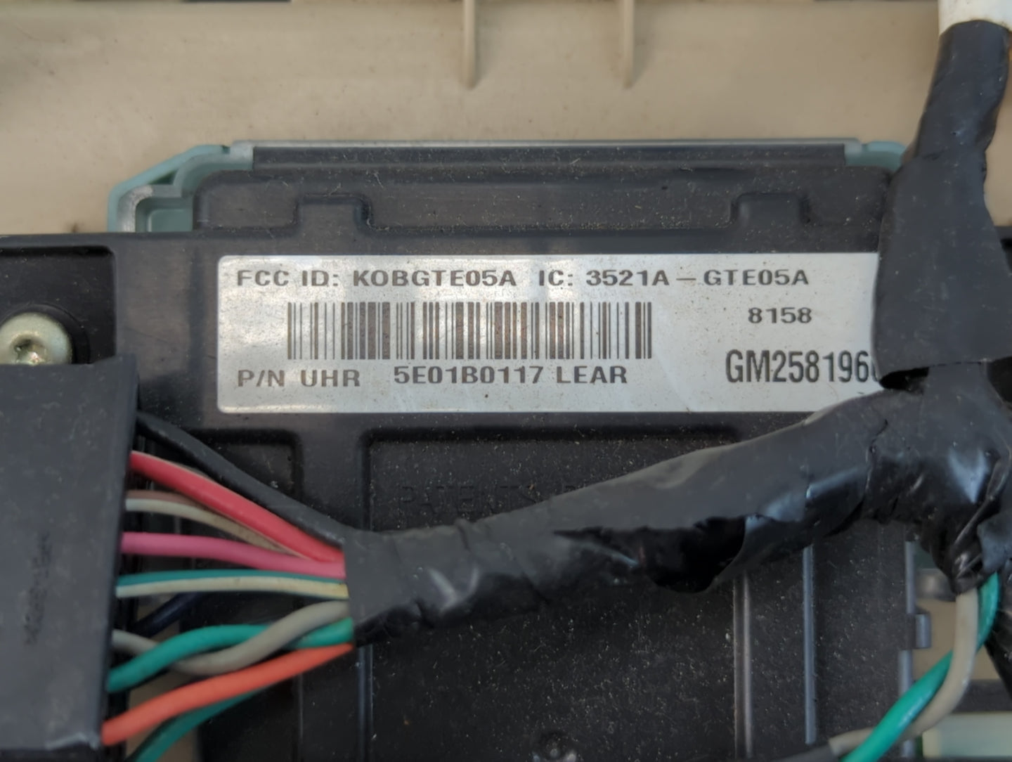 2007-2011 Cadillac Escalade Overhead Roof Console Interior Dome Light - Oemusedautoparts1.com