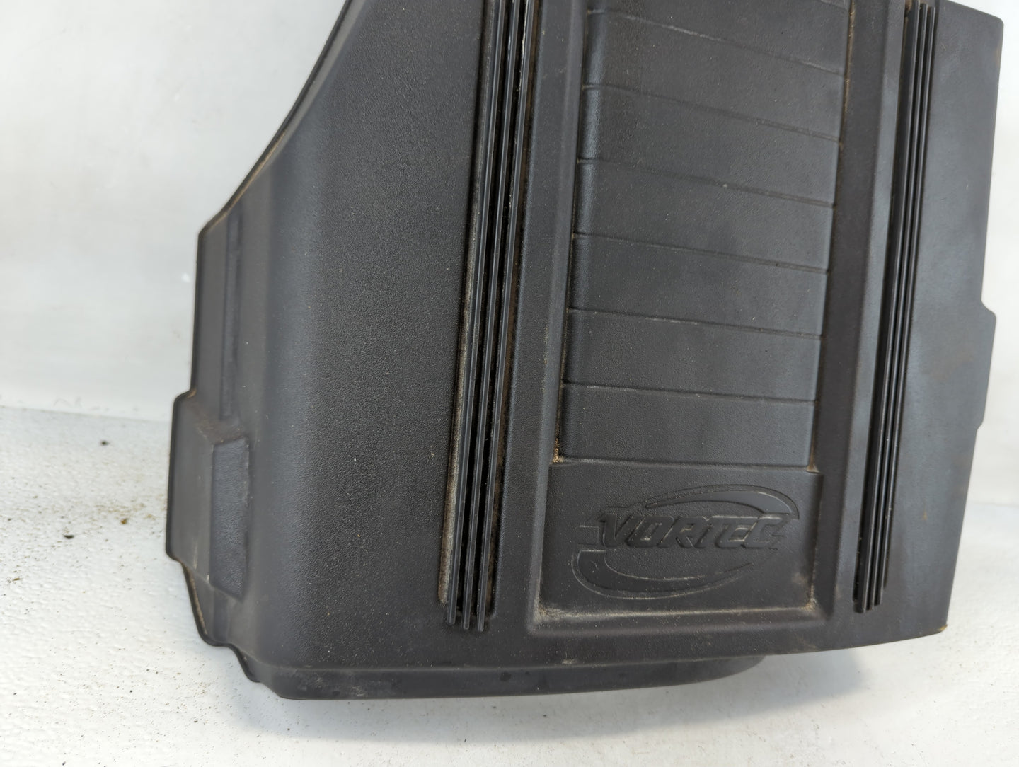 2009 Cadillac Escalade Engine Cover - Oemusedautoparts1.com