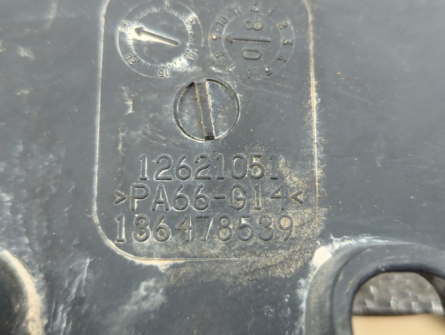 2009 Cadillac Escalade Engine Cover - Oemusedautoparts1.com