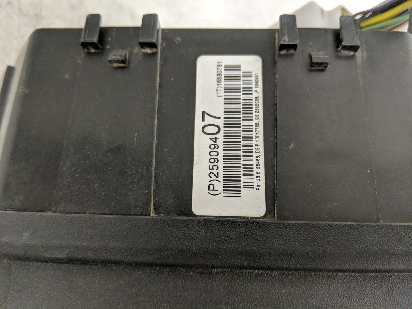 2009 Cadillac Srx Fusebox Fuse Box Panel Relay Module P/N:25909407 Fits OEM Used Auto Parts - Oemusedautoparts1.com