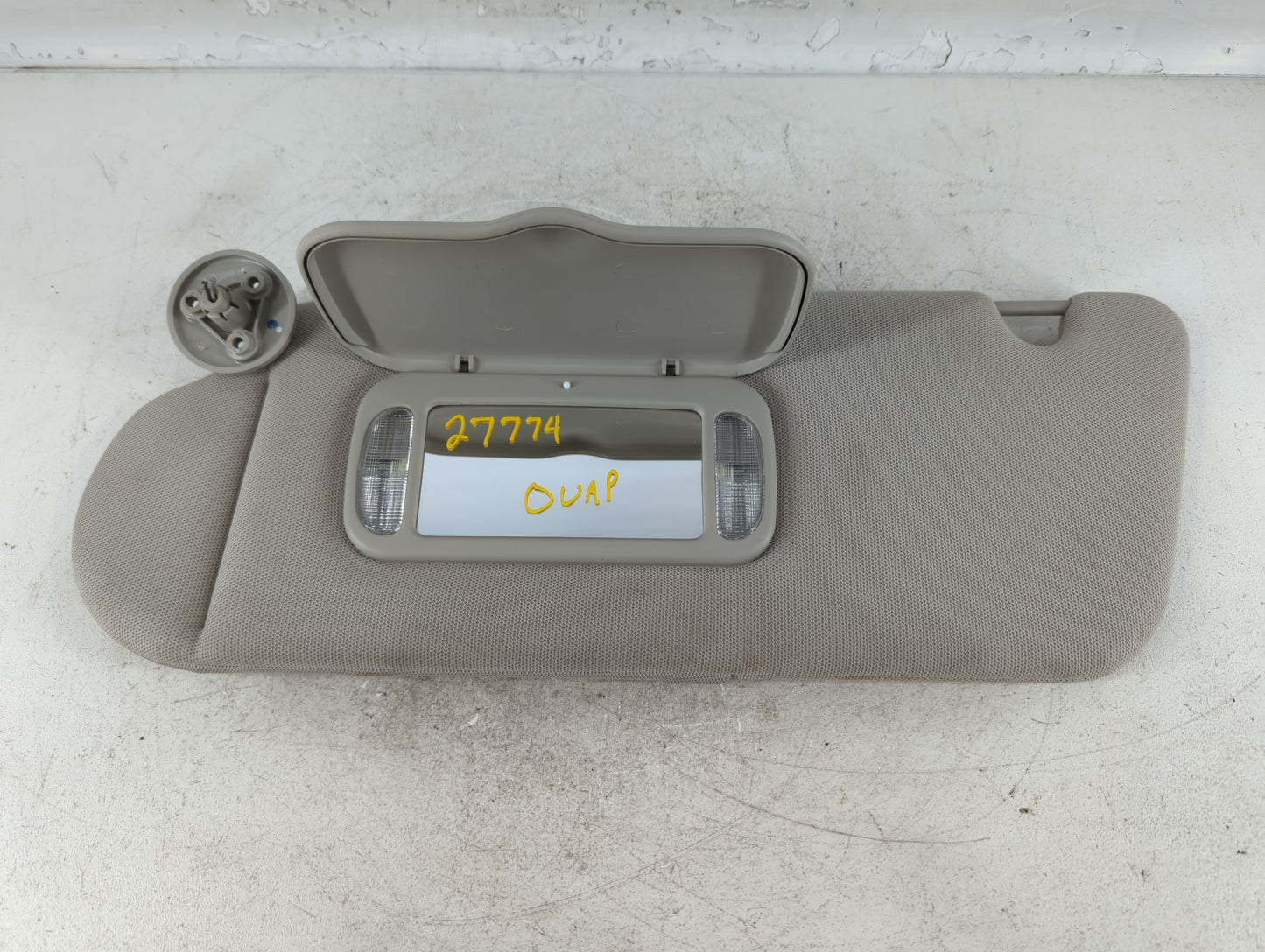 2004-2009 Cadillac Srx Sun Visor Shade Replacement Driver Left Mirror Fits Fits 2004 2005 2006 2007 2008 2009 OEM Used Auto 