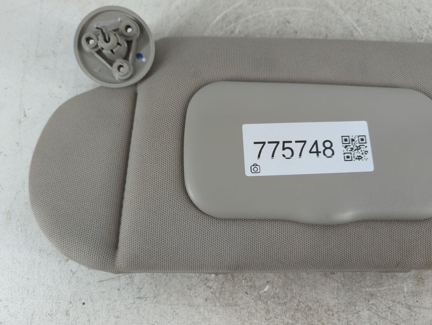 2004-2009 Cadillac Srx Sun Visor Shade Replacement Driver Left Mirror Fits Fits 2004 2005 2006 2007 2008 2009 OEM Used Auto 