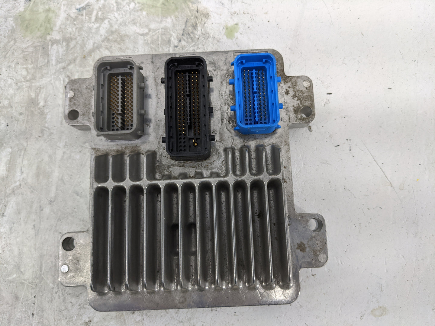 2009 Chevrolet Allure PCM Engine Control Computer ECU ECM PCU OEM P/N:12246101 Fits Fits 2006 2007 2008 OEM Used Auto Parts 